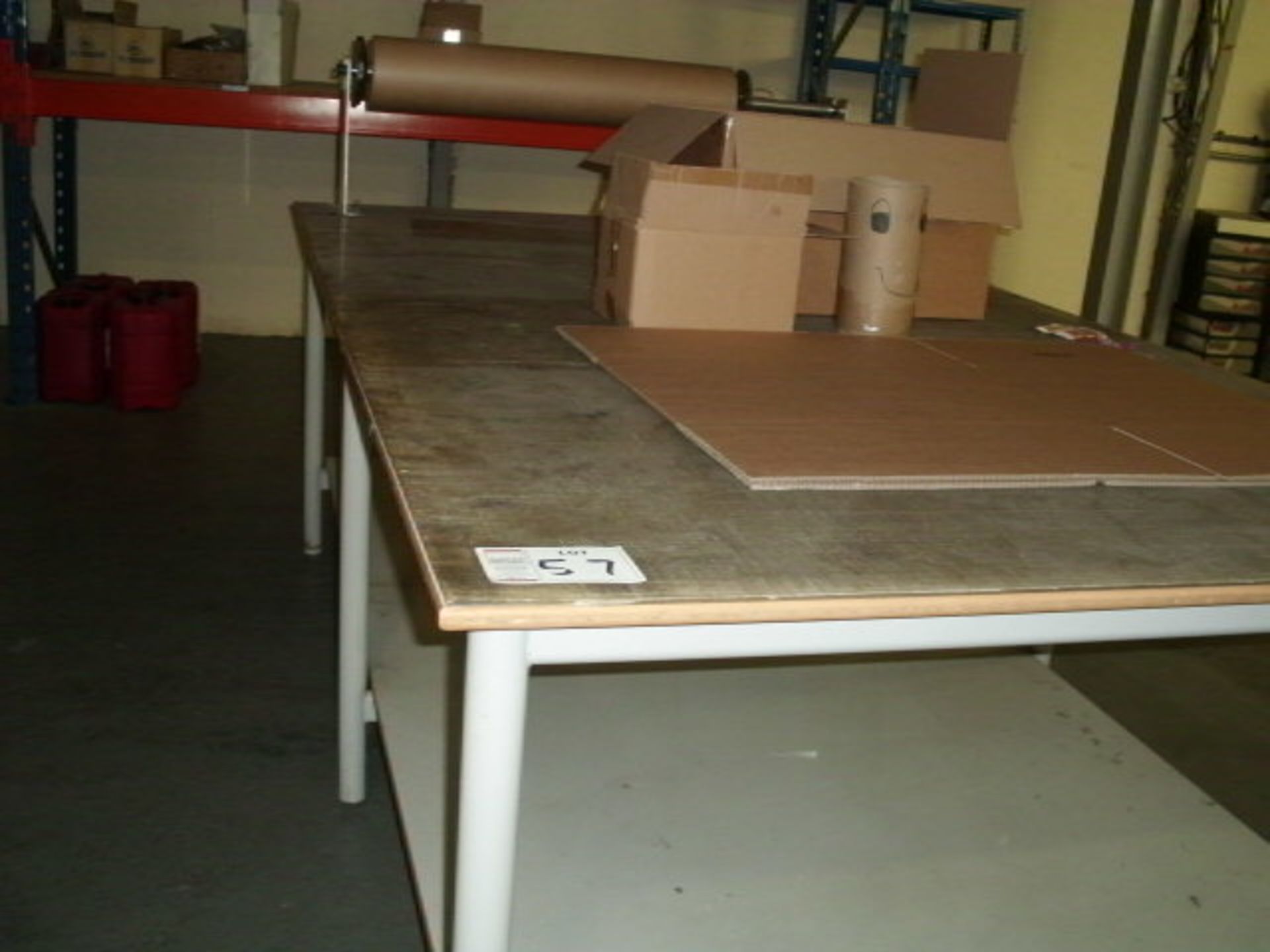 2.6m x 1.5m LAMINATED PACKING TABLE with paper dispenser with 3 rolls of 900mm brown paper - Image 2 of 2