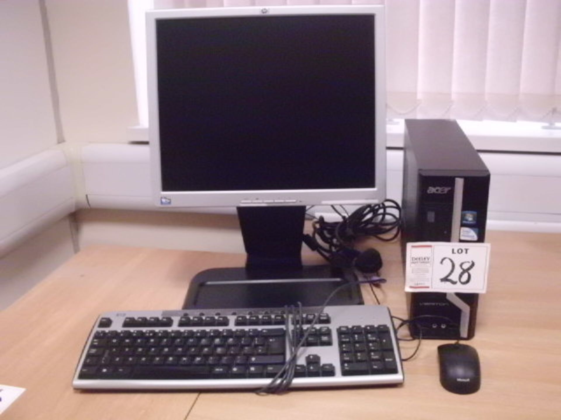 Acer X480G PERSONAL COMPUTER with 17" flat screen monitor, keyboard and mouse