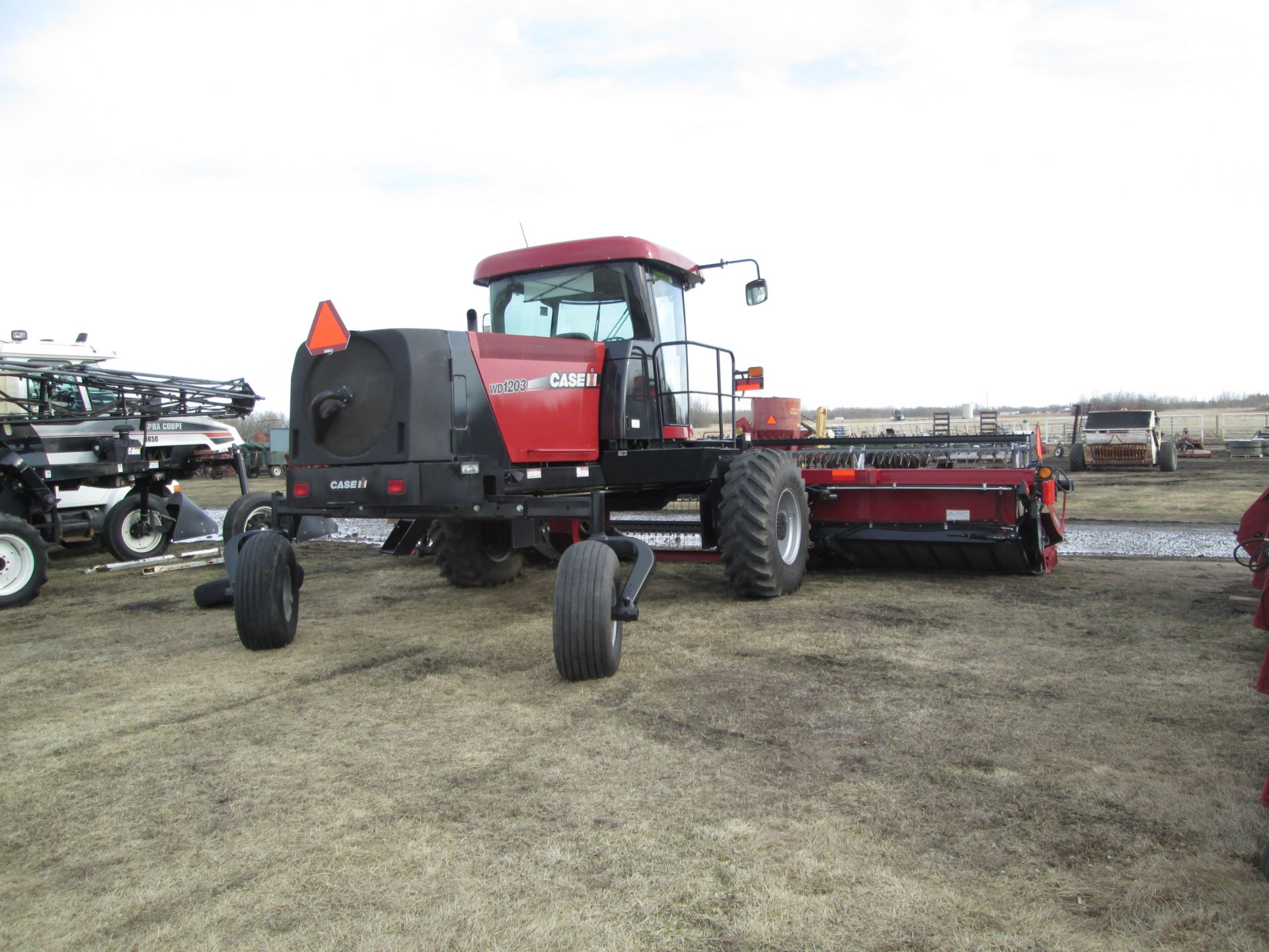 2014 CASE IH WD 1203 25' Windrower - Image 10 of 13