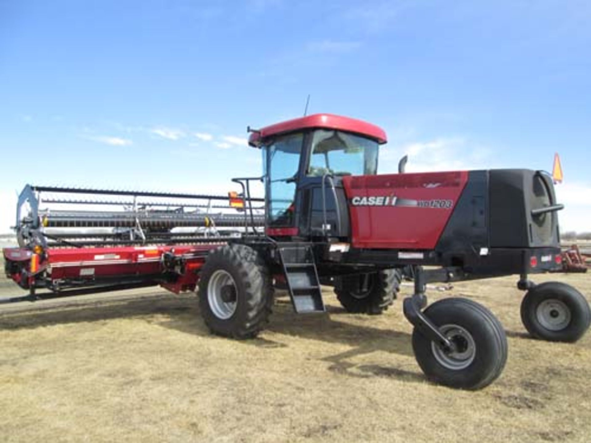 2014 CASE IH WD 1203 25' Windrower - Image 4 of 13