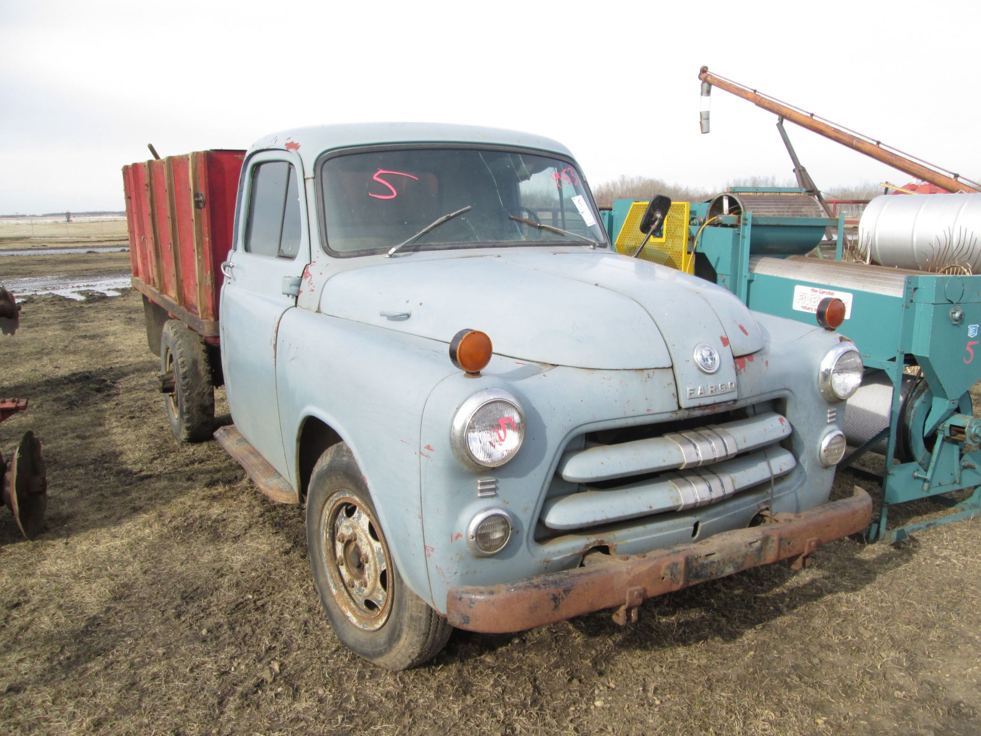 1953 FORD FARGO 1 TON TRUCK C/W BOX & HOIST - Image 4 of 4