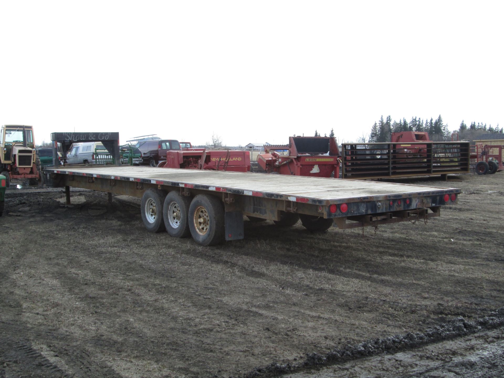 2002 36' DECK G/N TRAILER, TRIPLE SINGLES, 21000 LB RATING, 8 SIDE WINCHES & RAMPS, CVI CURRENT