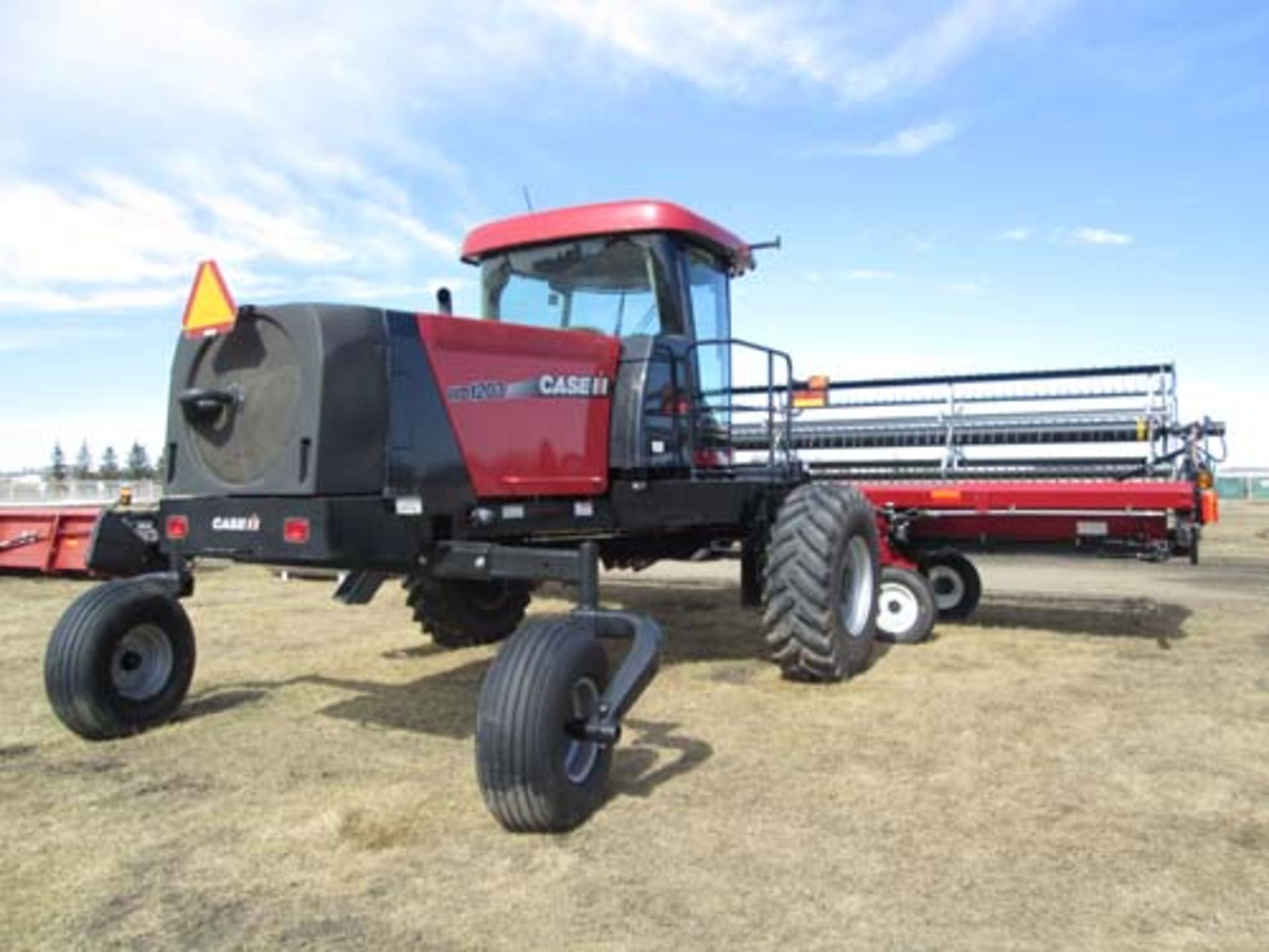 2014 CASE IH WD 1203 25' Windrower - Image 5 of 13