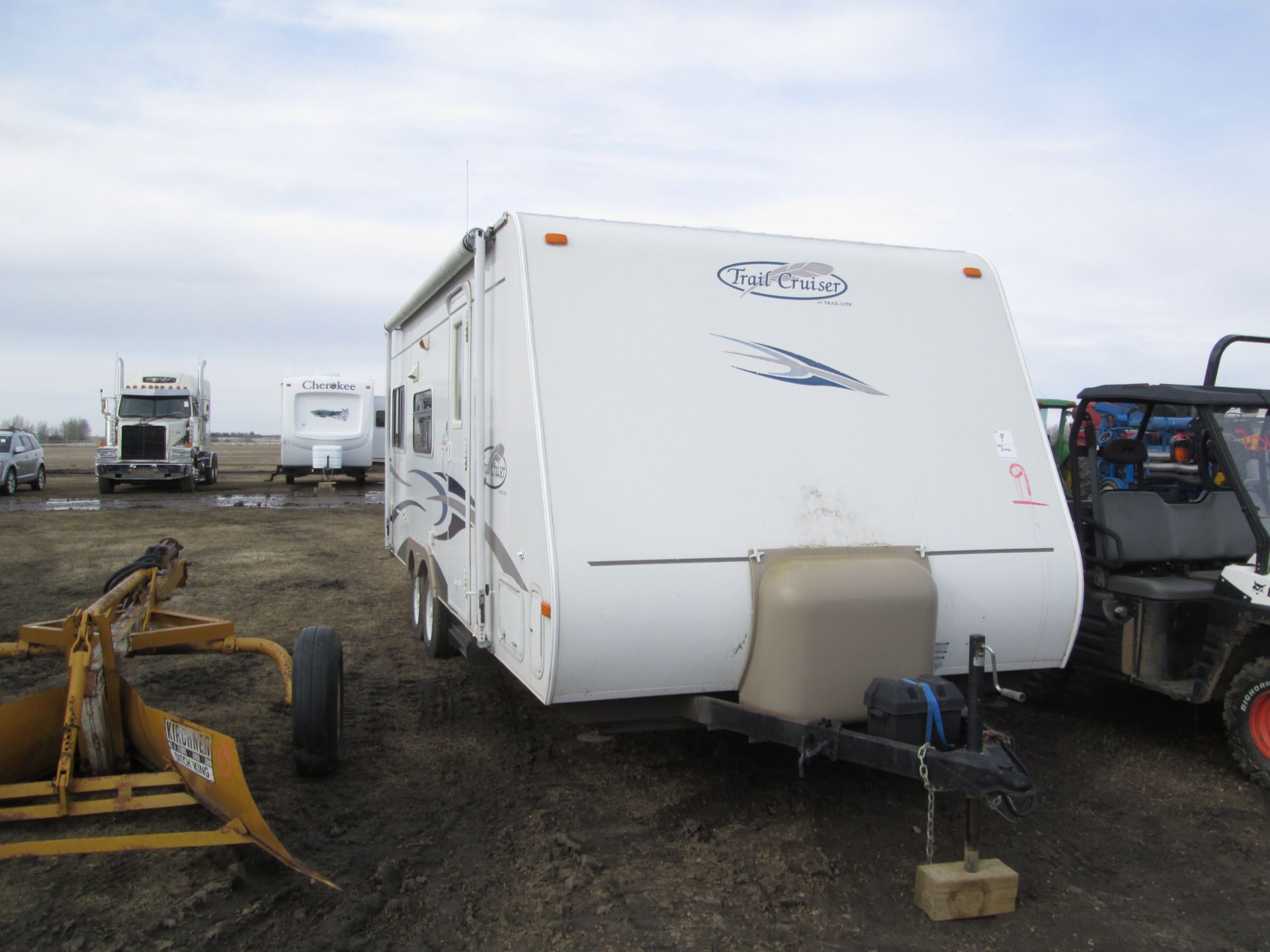 23' 2006 TRAILCRUISER C/W 4' REAR SLID BP TRAVEL TRAILER