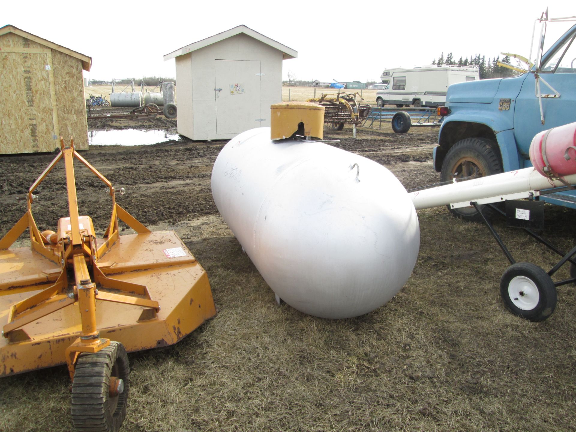 500 GALLON PROPANE TANK