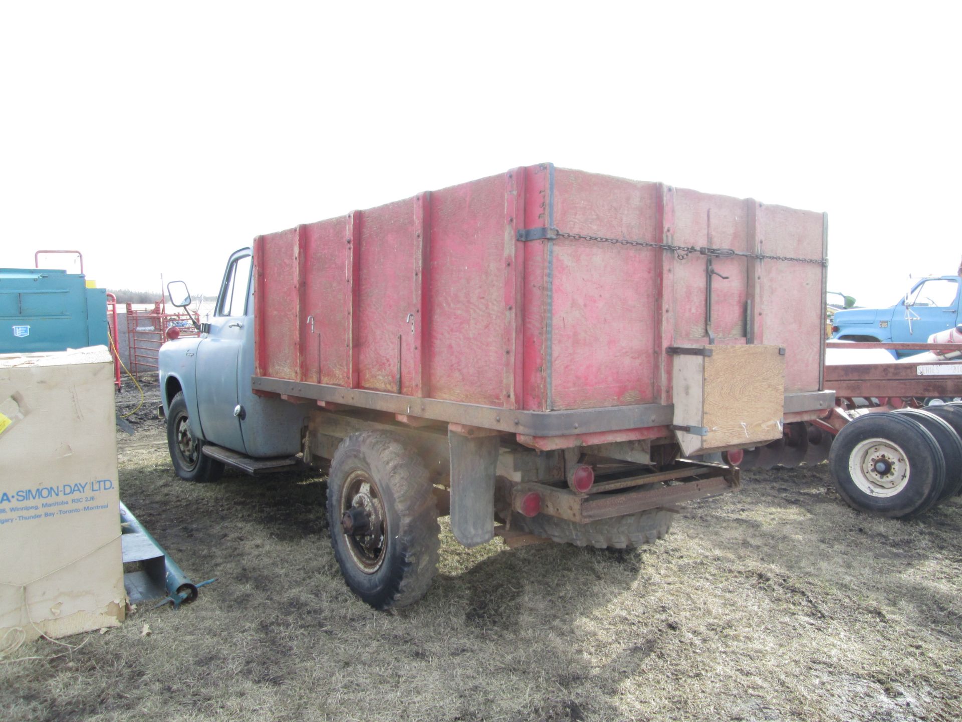 1953 FORD FARGO 1 TON TRUCK C/W BOX & HOIST - Image 2 of 4