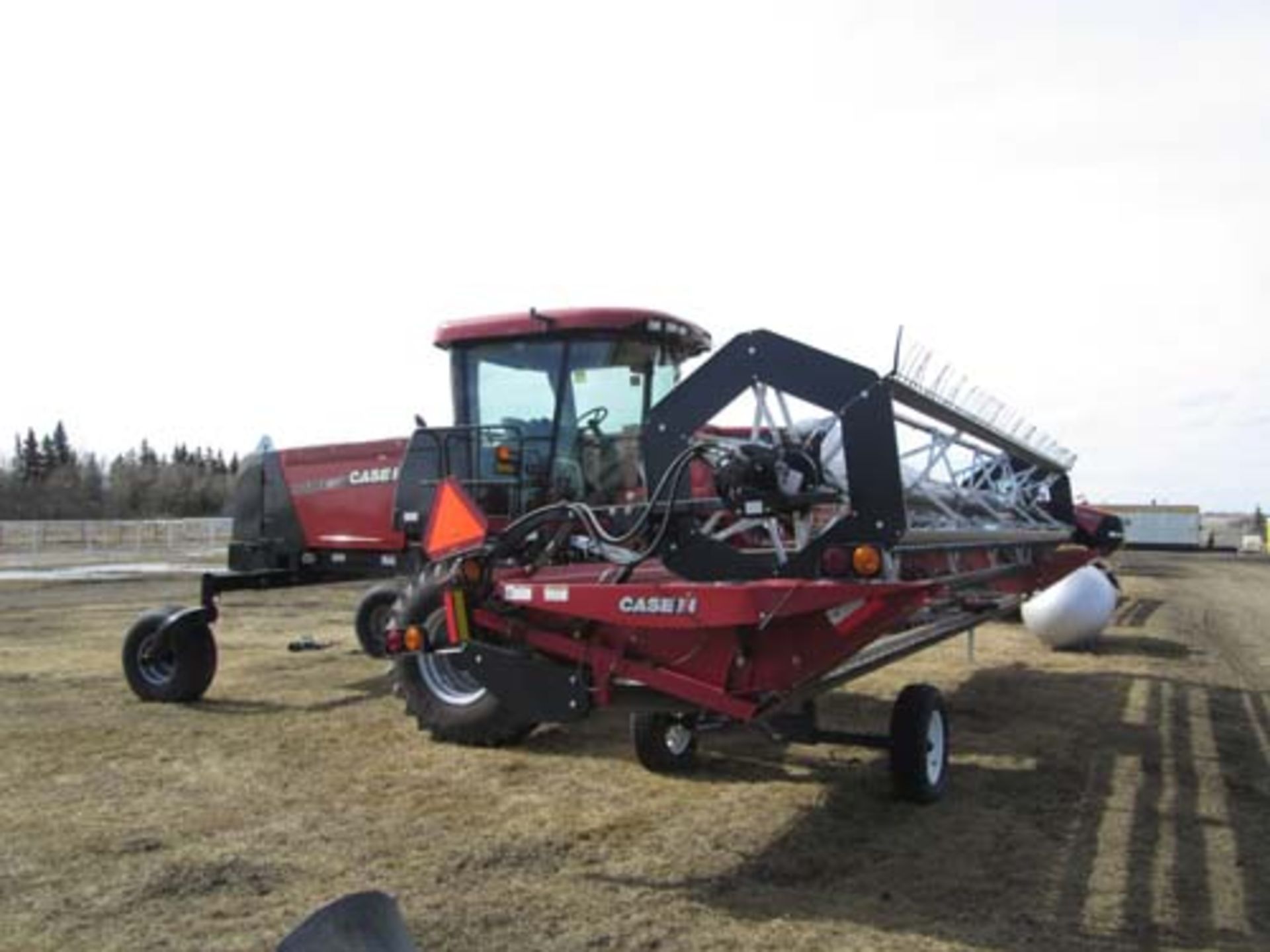 2014 CASE IH WD 1203 25' Windrower - Image 6 of 13