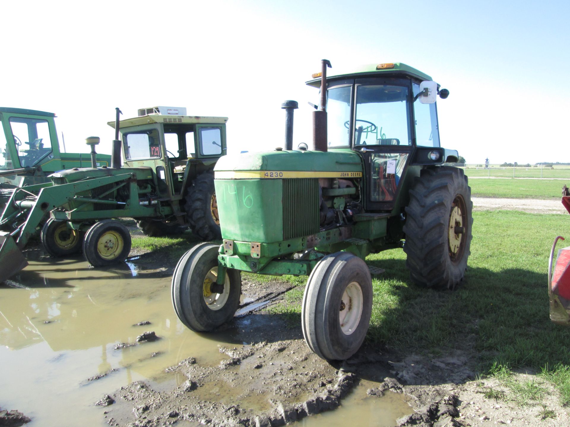 JD 4230 TRACTOR, CAB