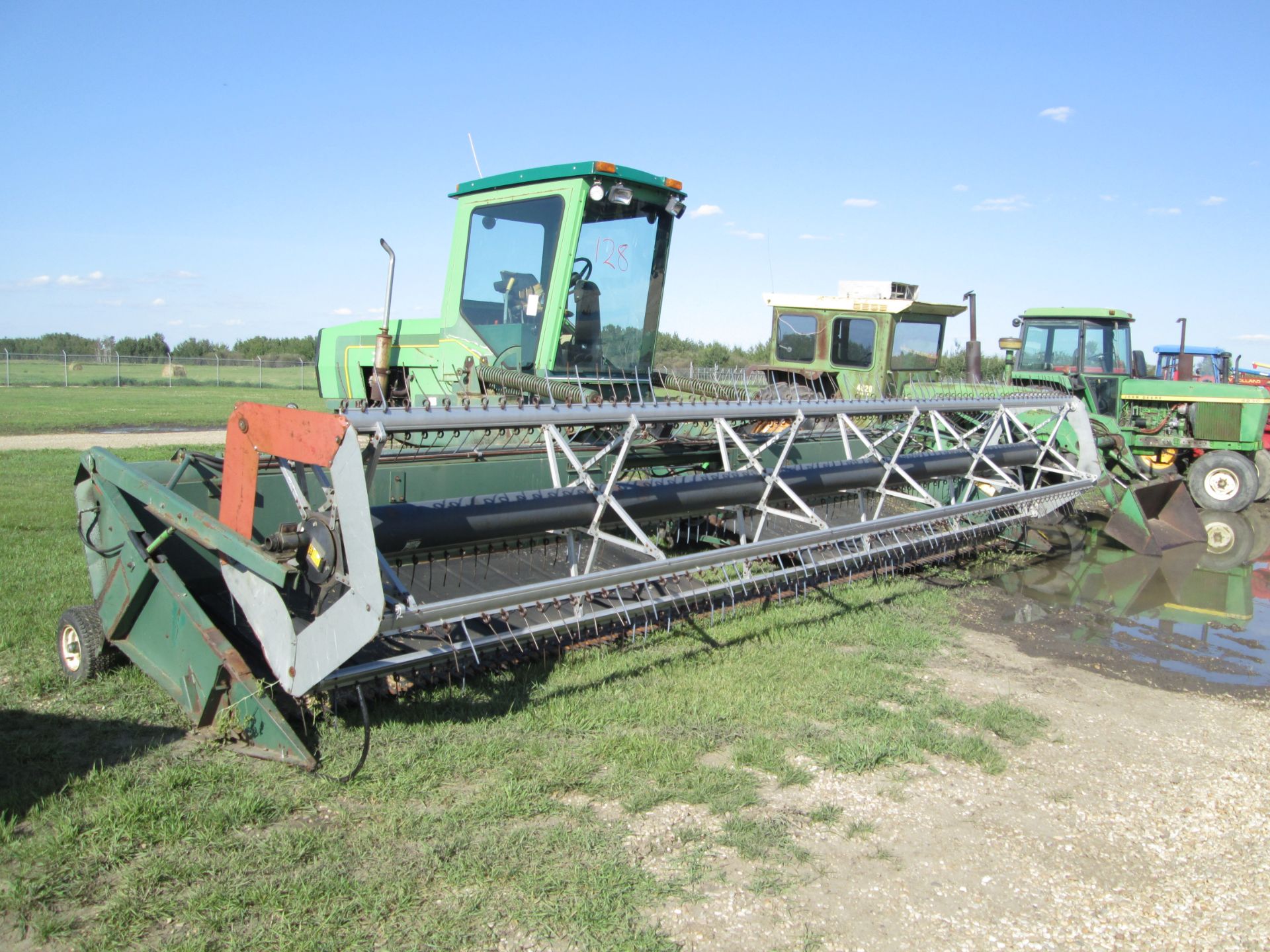 26' COOP 722 SP SWATHER, DIESEL, NEW GUARDS, PICKUP REEL, 1800 HRS - Image 2 of 3