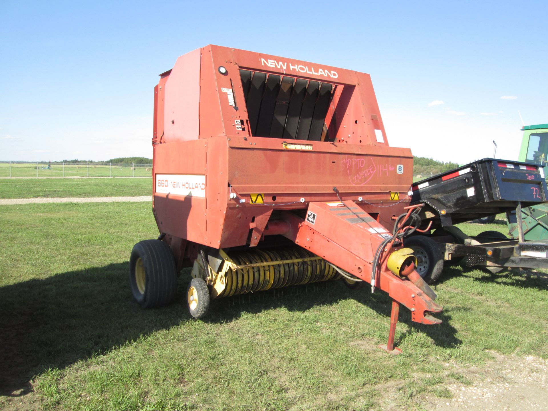 NH 660 ROUND BALER, AUTO WRAP, 540 PTO - Image 2 of 3