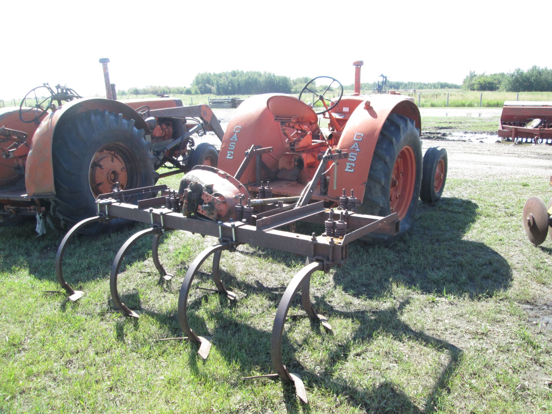 CASE TRACTOR, RUNS - Image 3 of 3