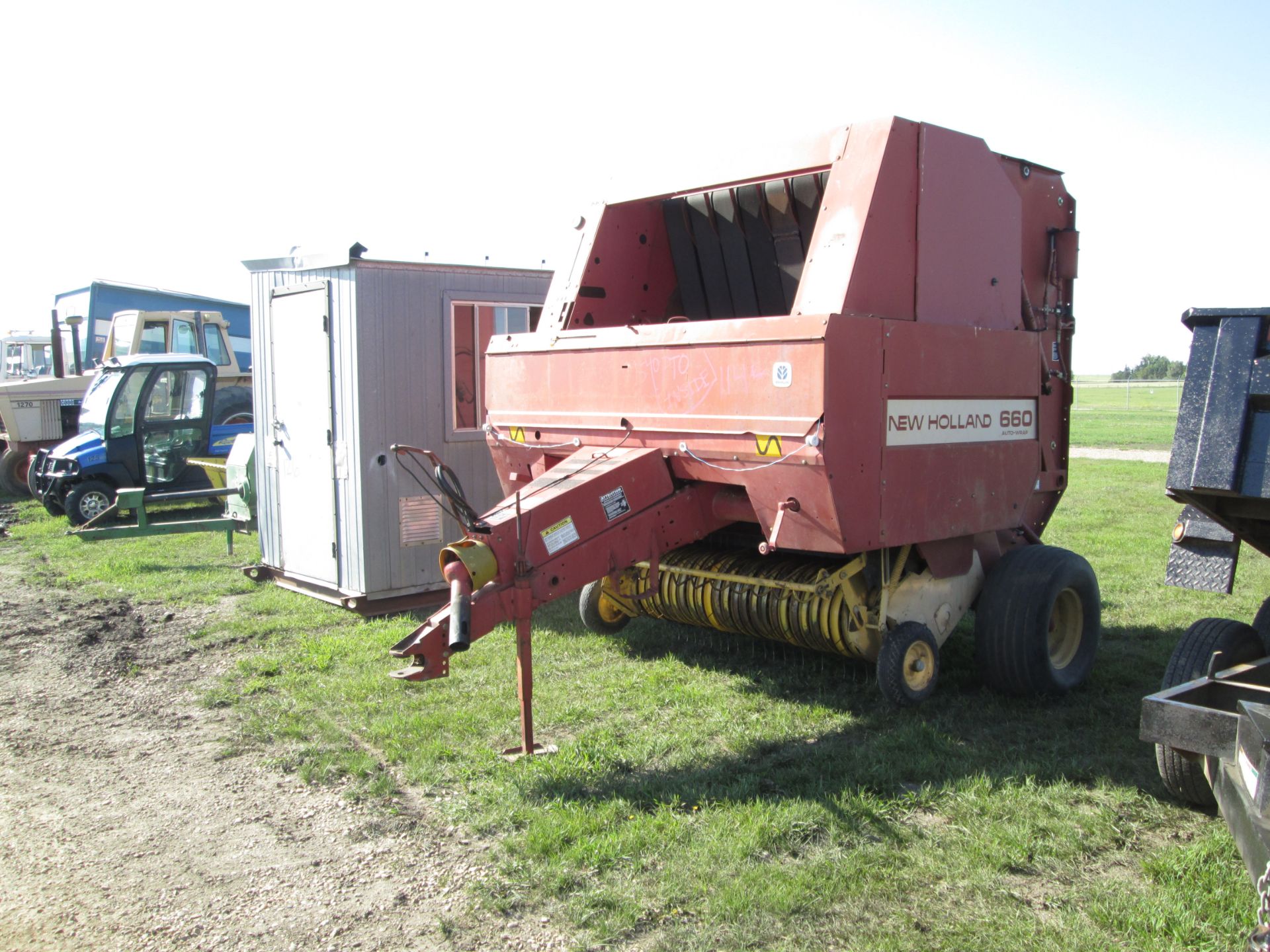 NH 660 ROUND BALER, AUTO WRAP, 540 PTO