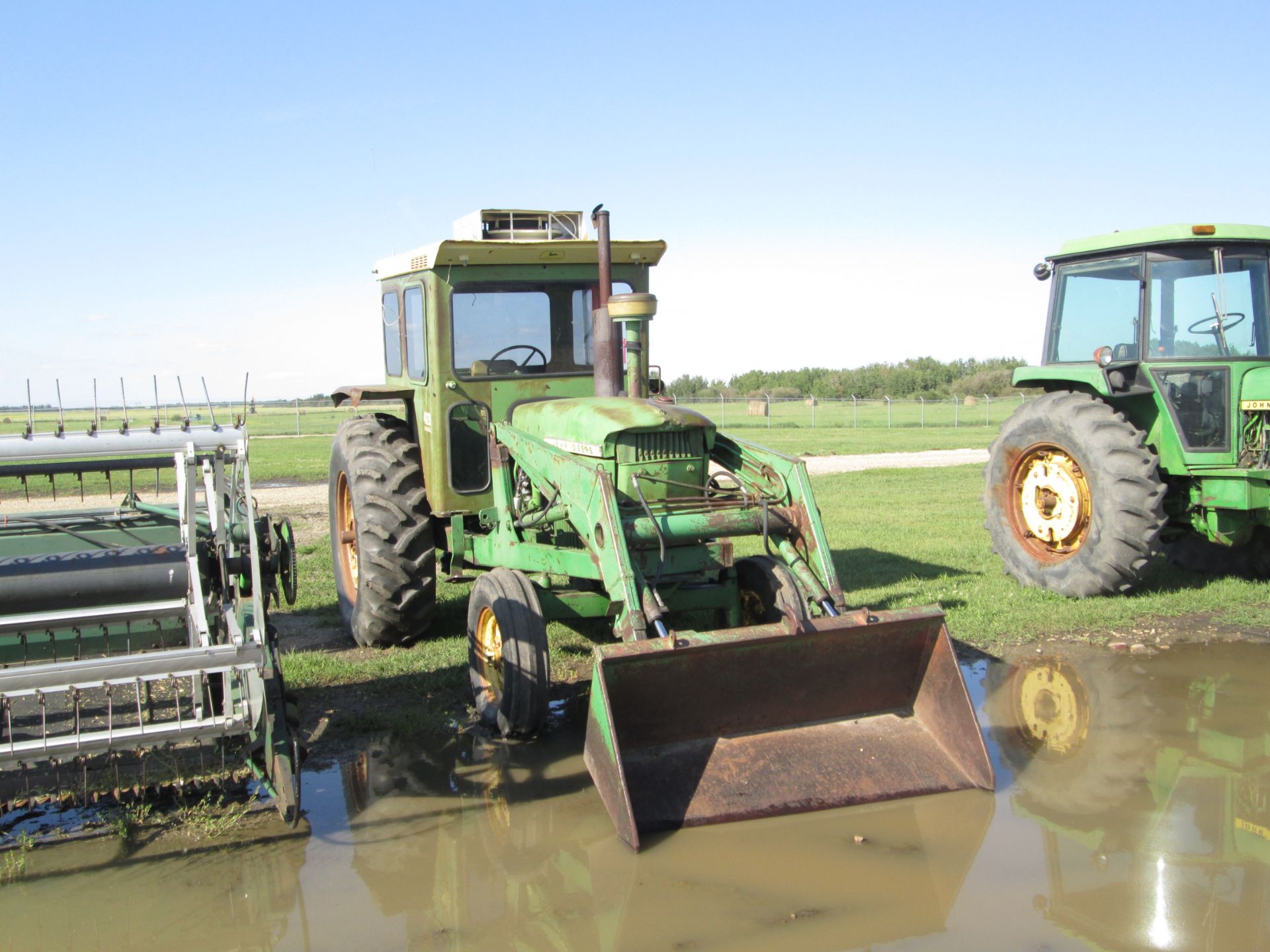 1964 JD 4020 TRACTOR C/W 46A LOADER & BUCKET - Image 2 of 3