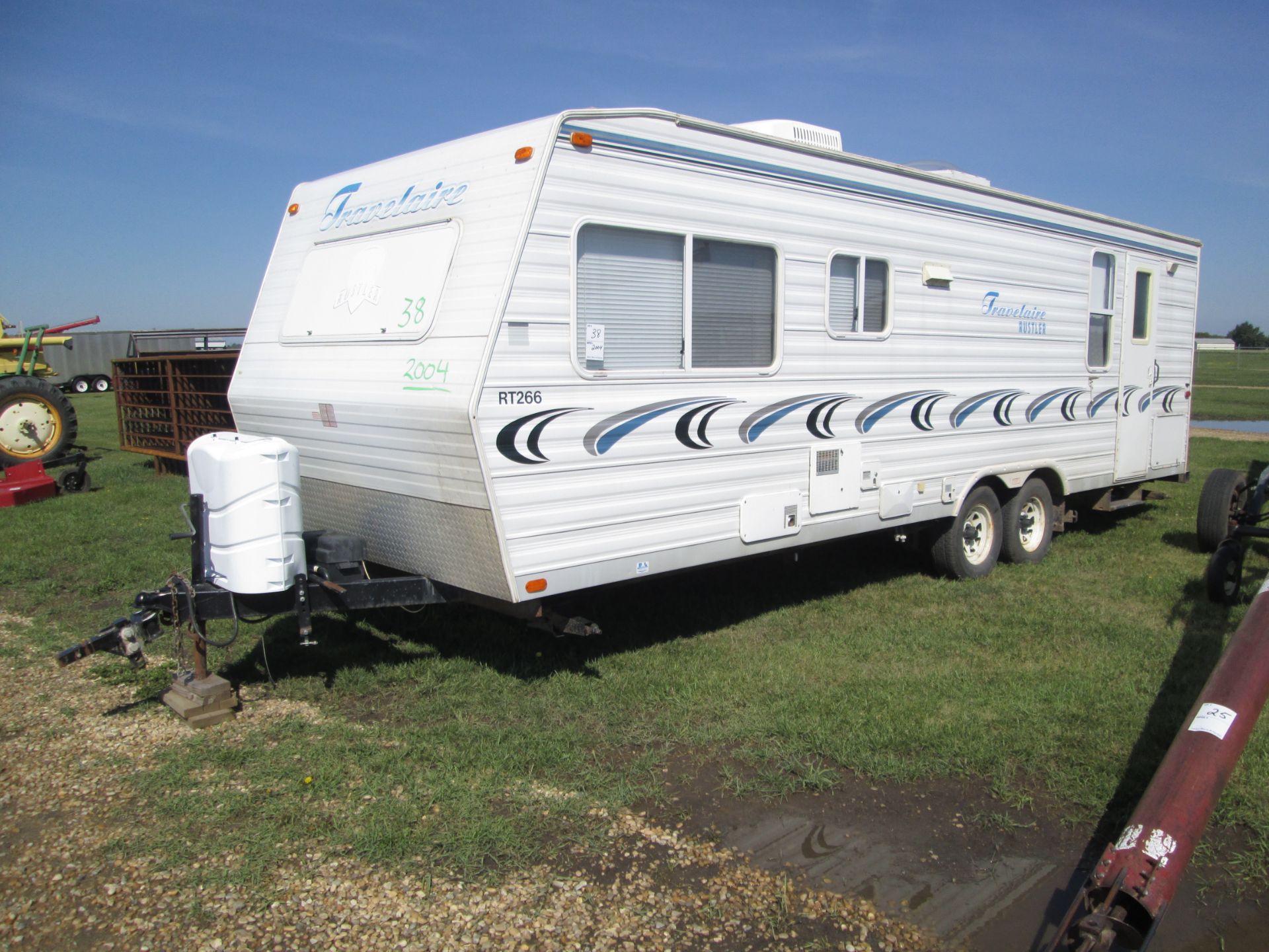 26.5' 2004 TRAVELAIRE BUMPER PULL HOLIDAY TRAILER