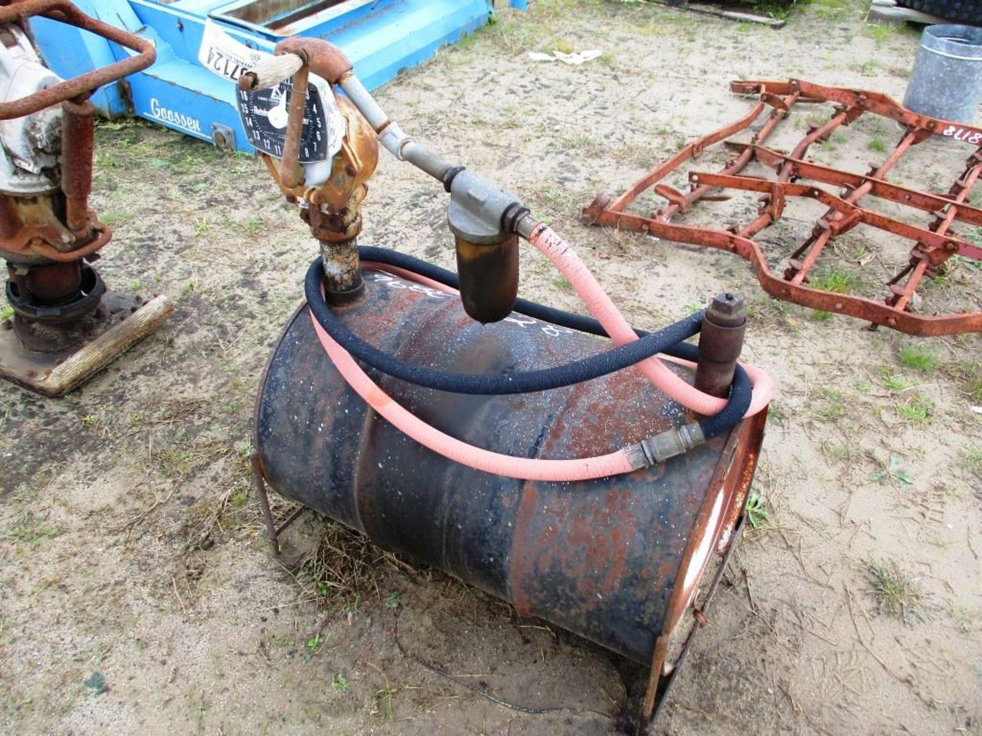 FUEL TANK WITH HAND PUMP