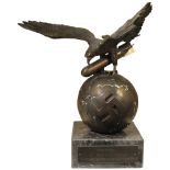 Impressive Stuka trophy, first prize. 5th August 1939. 77 marked to front plate. Marble base,