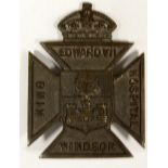 Badge WW1 scarce king Edward VII hospital Windsor pin back badge named on the back M Chappell June