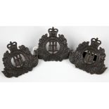 Suffolk Regt QE2 officers bronze Cap Badge and collars (3)