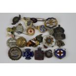 Sweetheart and Lapel Badges WW1 and WW2 (approx 23)