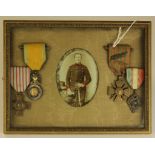 A good free-standing frame of French WW1 Medals comprising: Croix de Guerre avec Palme, Medaille