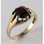 9ct Gold Garnet set Ring size S weight 3.3g