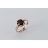 9ct Gold Garnet Ring size O weight 1.8 grams