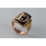 9ct Gold Gents Onyx Signet Ring Initial D size R weight 5.7g