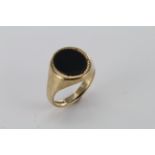 9ct Gold Gents Onyx Signet Ring size R weight 7.2 grams