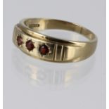 9ct Gold 3 stone Garnet Gents Ring size Y weight 4.6 grams