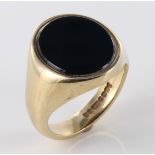 9ct Gold Gents Onyx Signet Ring size J weight 6.0 grams