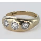 Gents 9ct Gold three stone Diamond Ring approx 0.45 carat weight size T weight 8.1 grams