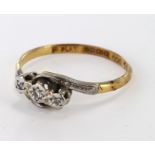 18ct gold / platinum three stone diamond ring, size N, weight 2.4g