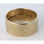 Gents 9ct Wedding band, size S, weight 6.1g