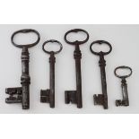 Iron keys of various sizes (5)