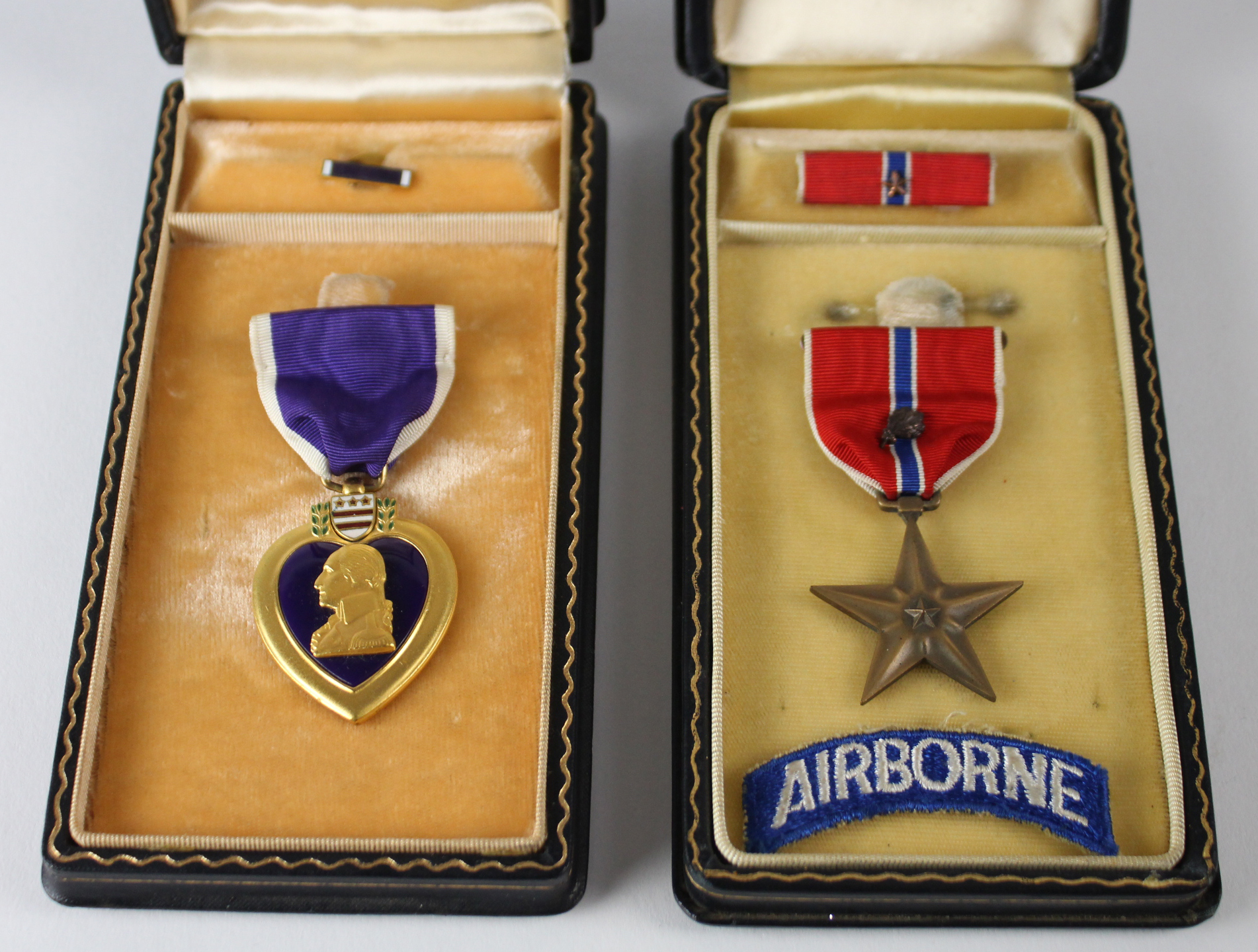 USA WW2 Bronze Star with oakleaf & Airborne badge. In its original case with 'BRONZE STAR MEDAL'