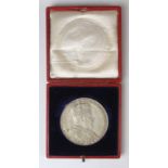 Edward VII Coronation medal in silver (55mm) GEF in its original red box