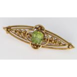 15ct Gold Bar Brooch set with central Peridot weight 3.8g