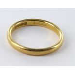 22ct Gold wedding band, approx 2.8g