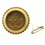 Circular Memorial Brooch (tests as 18ct Gold) with safety chain weight 7.9g