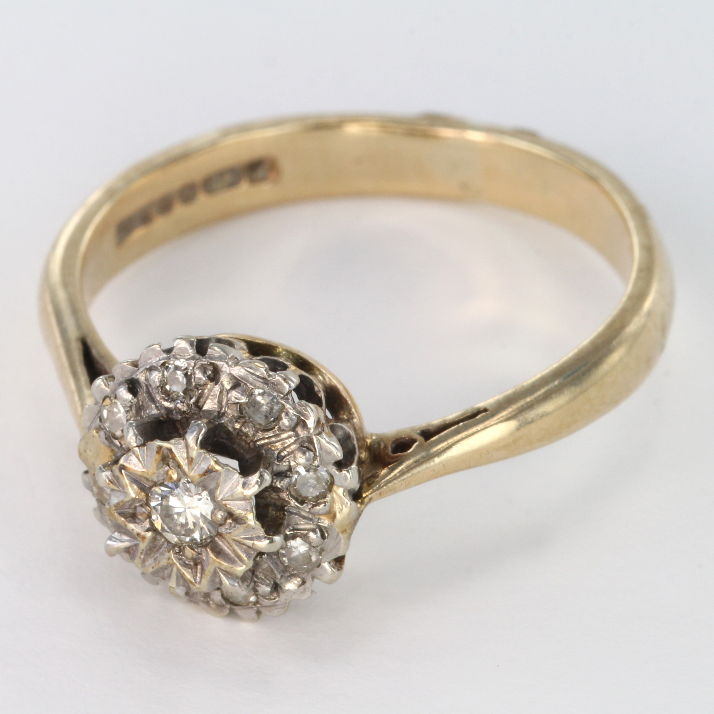 9ct Gold Diamond cluster Ring size O weight 3g