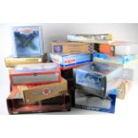 Eighteen boxed model aircrafts / aeroplanes, makers include Air Lengends, Libery Classics, Corgi