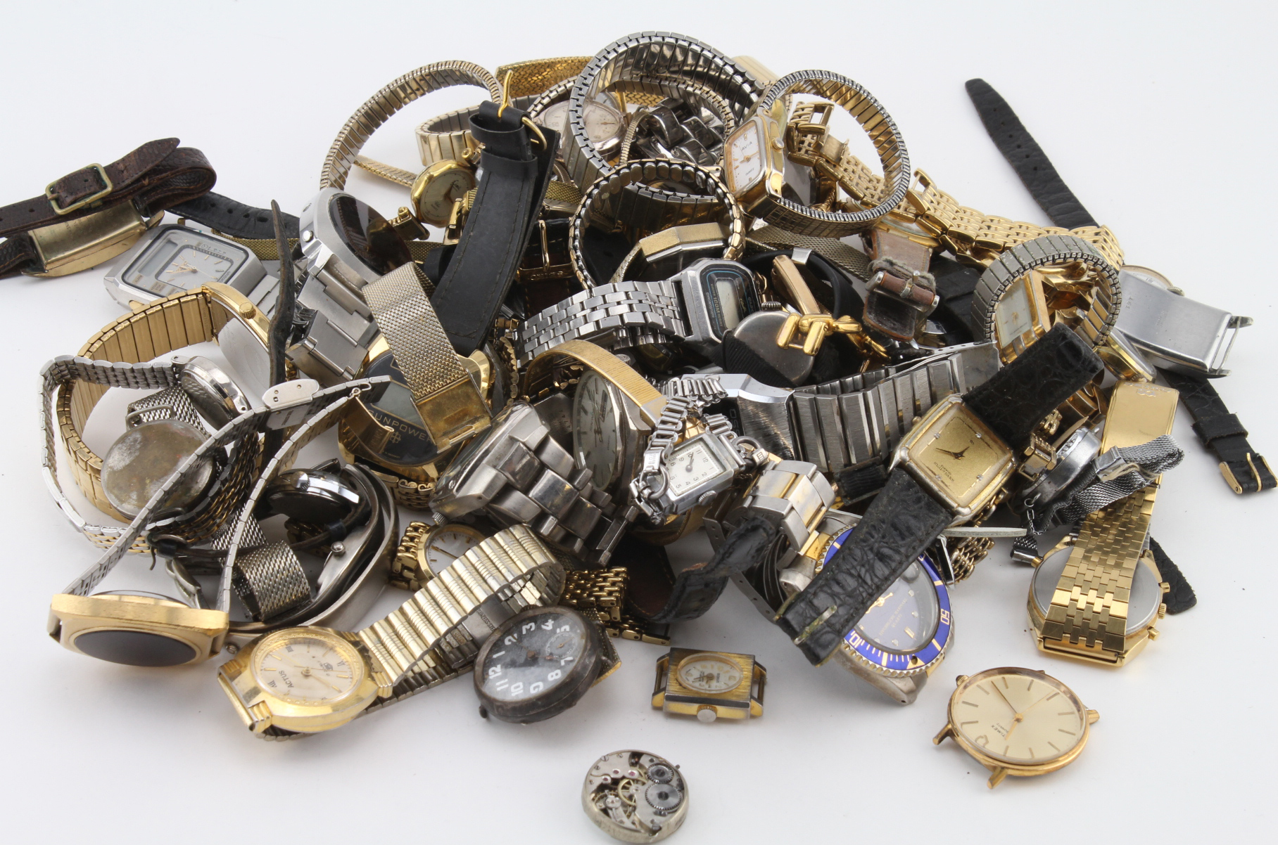 Large tub of mainly modern wristwatches. Includes quartz digital examples