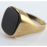 9ct Gold large Onyx Gents Ring size W weight 5.4g