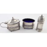 Silver cruet set of mustard, salt and pepper hallmarked S Ltd. Birmingham, 1926/27. Blue liners