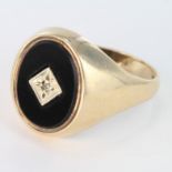 9ct Gold Gents Onyx Signet Ring size K weight 3.5g