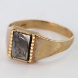 9ct Gold Onyx Roman Centurion Ring size P weight 2.7 grams