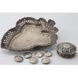 Collection of silver items, comprising six buttons hallmarked Berthold Muller, Chester 1900; a
