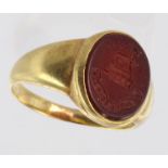 18ct Gold Gents Carnelian Seal Ring size N weight 6.1g