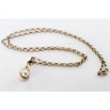 9ct Gold Pearl drop Pendant on a fine 18 inch 9ct chain weight 3.3g