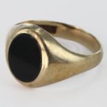 9ct Gold Onyx Ring size P weight 5.0g